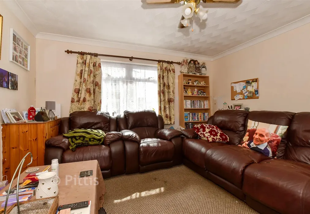 Lounge - George Street, Sandown, Isle of Wight - Wards of Kent