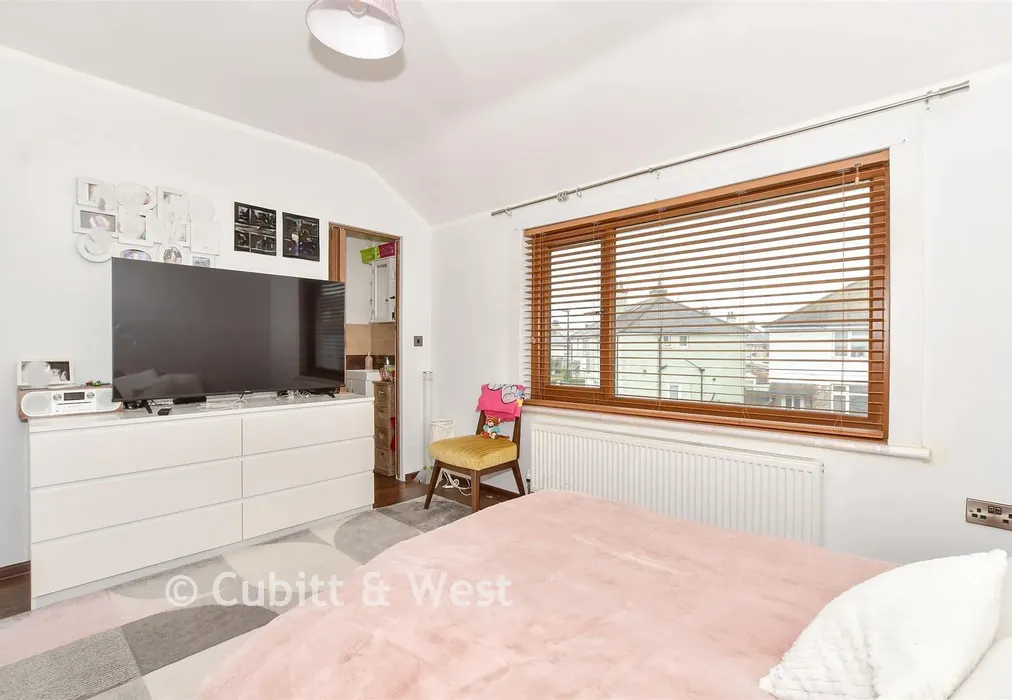 Bedroom 1 - Hampshire Avenue, Bognor Regis, West Sussex - Wards of Kent
