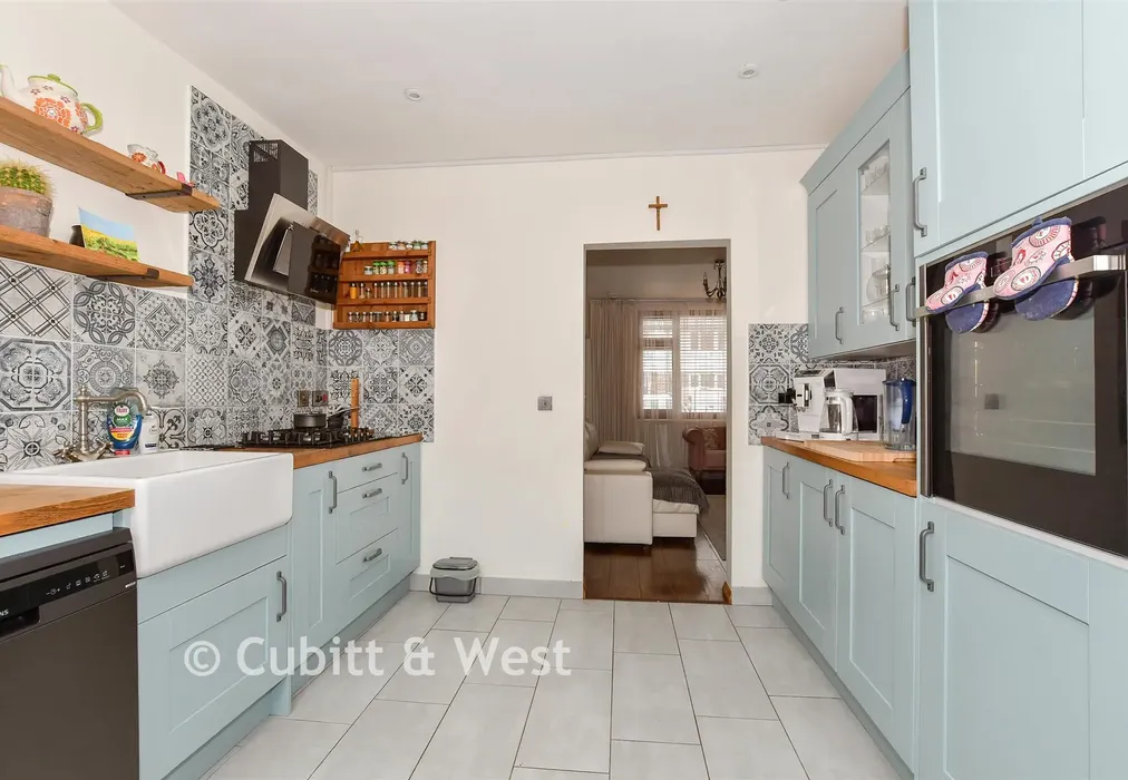 Kitchen - Hampshire Avenue, Bognor Regis, West Sussex - Wards of Kent