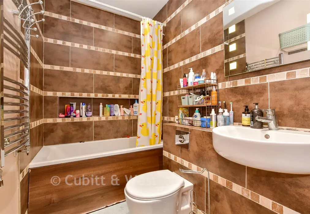 Bathroom - Hampshire Avenue, Bognor Regis, West Sussex - Wards of Kent