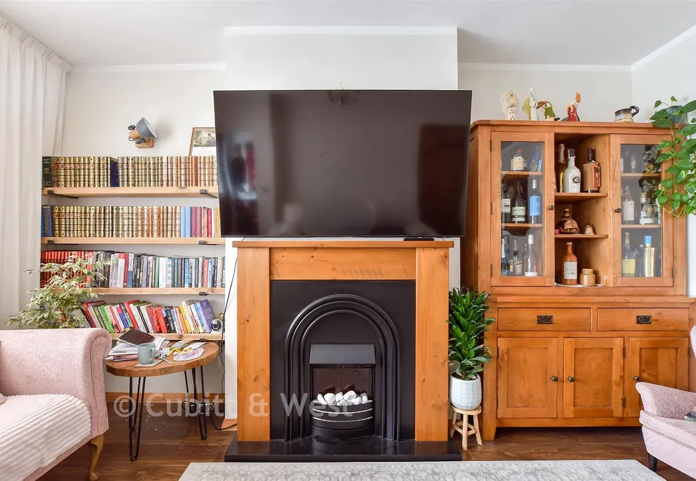 Internal Lifestyle Photograph - Hampshire Avenue, Bognor Regis, West Sussex - Wards of Kent