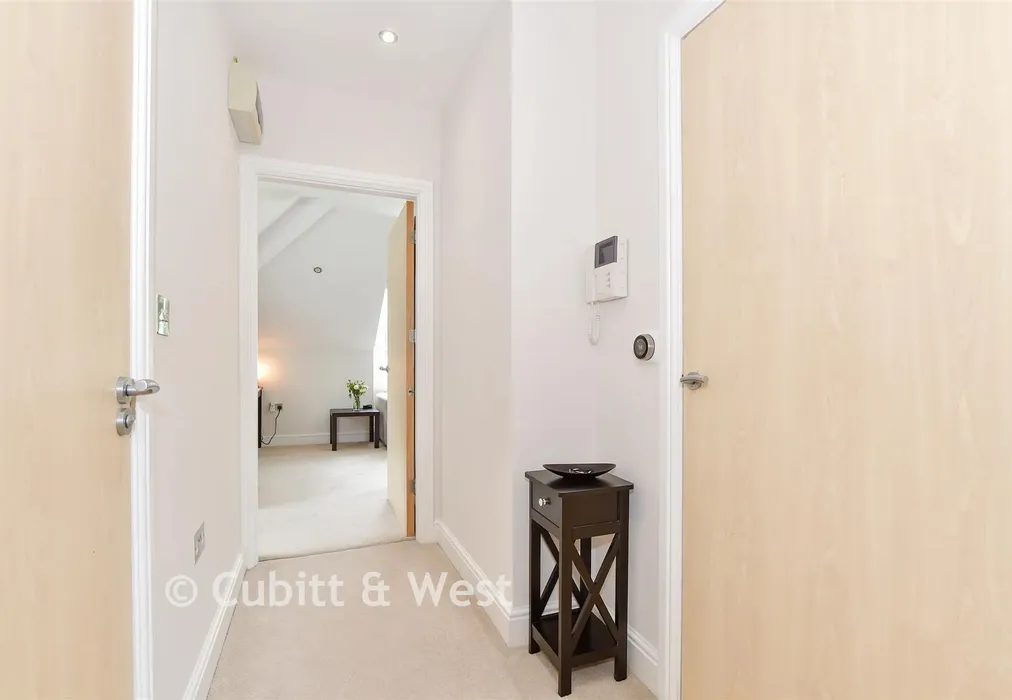Hallway - Nutfield Road, Redhill, Surrey - Wards of Kent