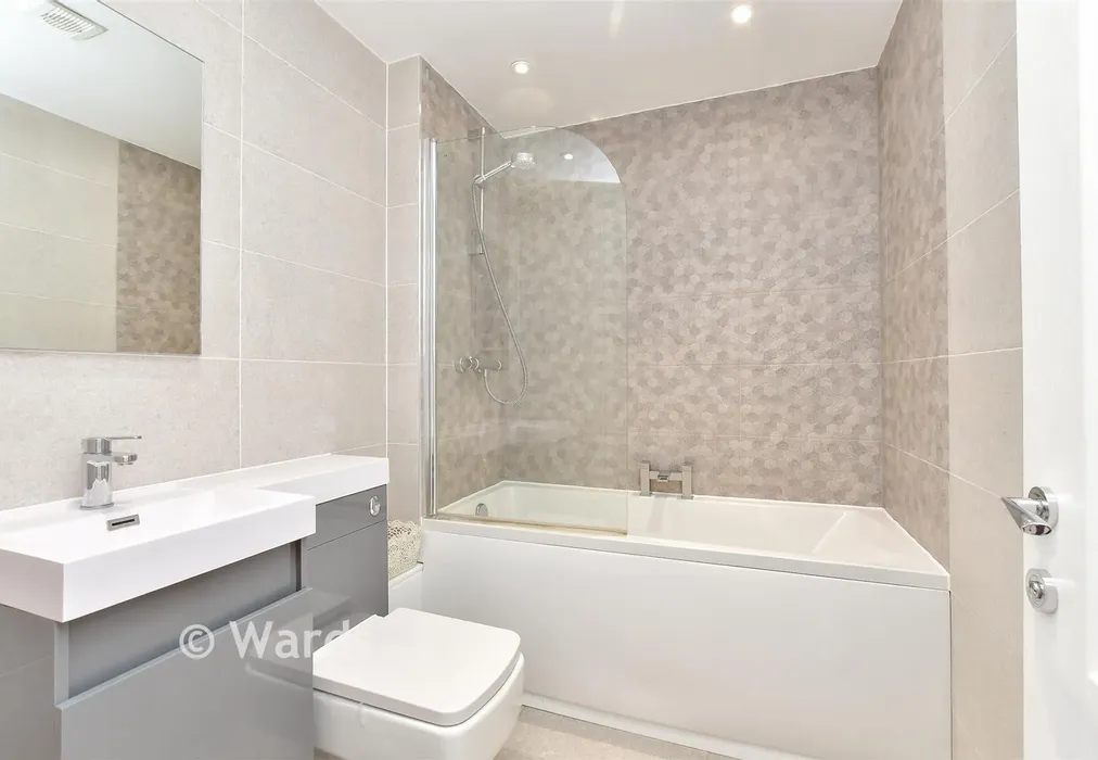En-Suite Bathroom - Orwell Spike, West Malling, Kent - Wards of Kent