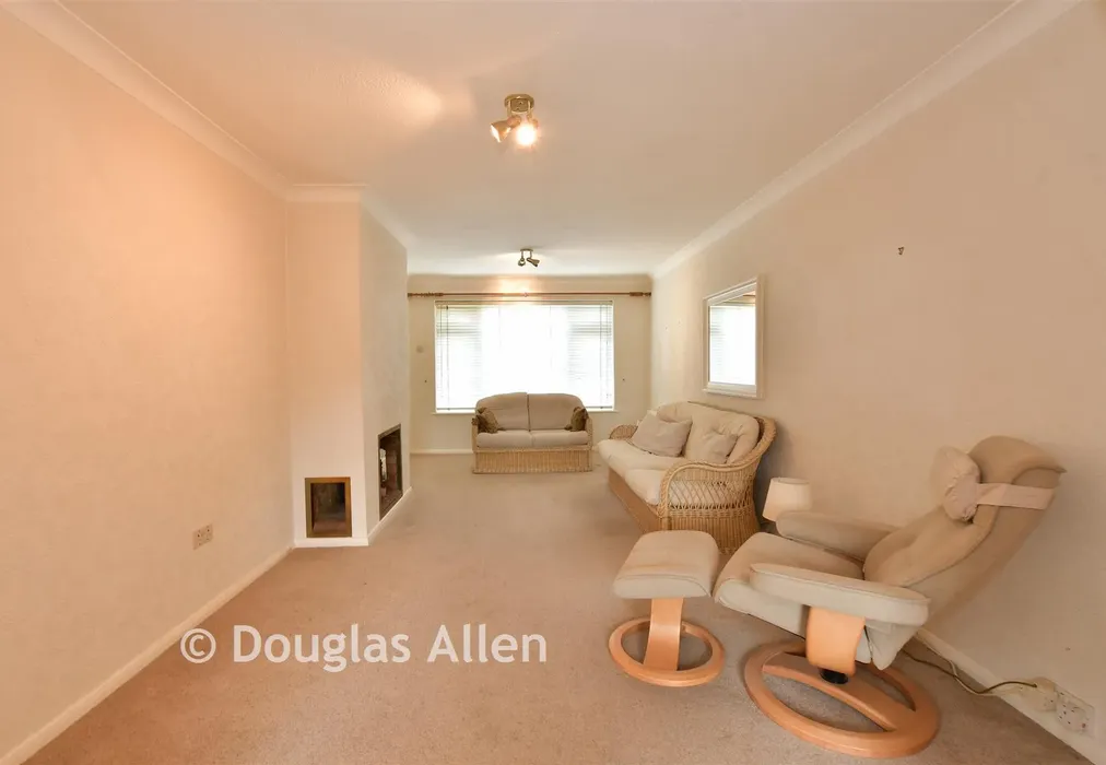 Lounge - Pancroft, Abridge, Essex - Wards of Kent