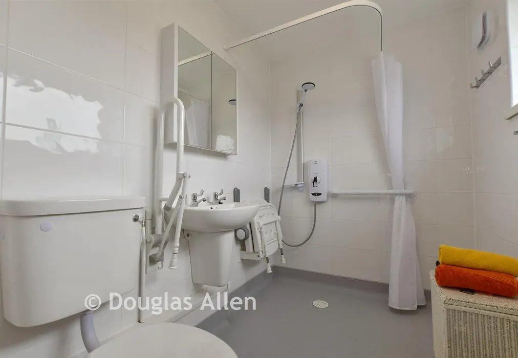 Wet Room - Pancroft, Abridge, Essex - Wards of Kent