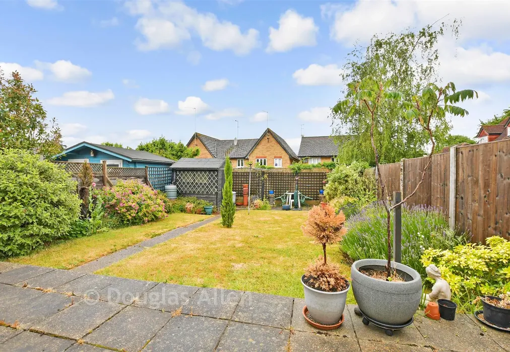 Rear Garden - Pancroft, Abridge, Essex - Wards of Kent