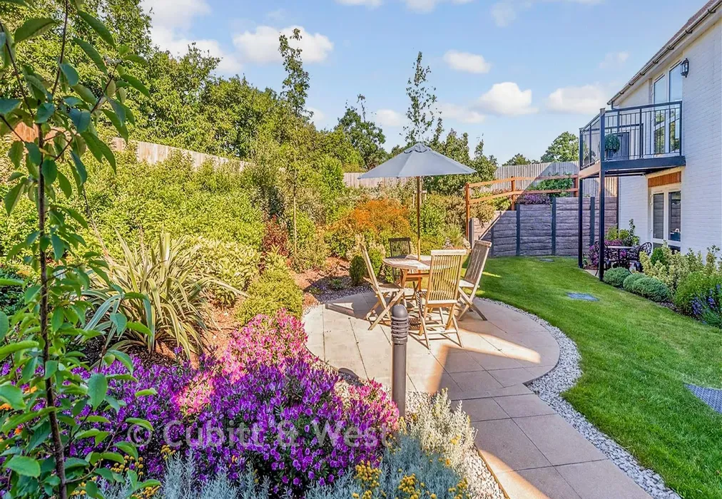Communal Gardens - Colebrooke Lodge, Prices Lane, Reigate, Surrey - Wards of Kent