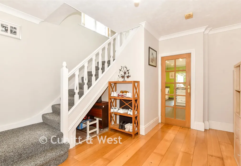 Entrance Hall - Shripney Road, Shripney, West Sussex - Wards of Kent