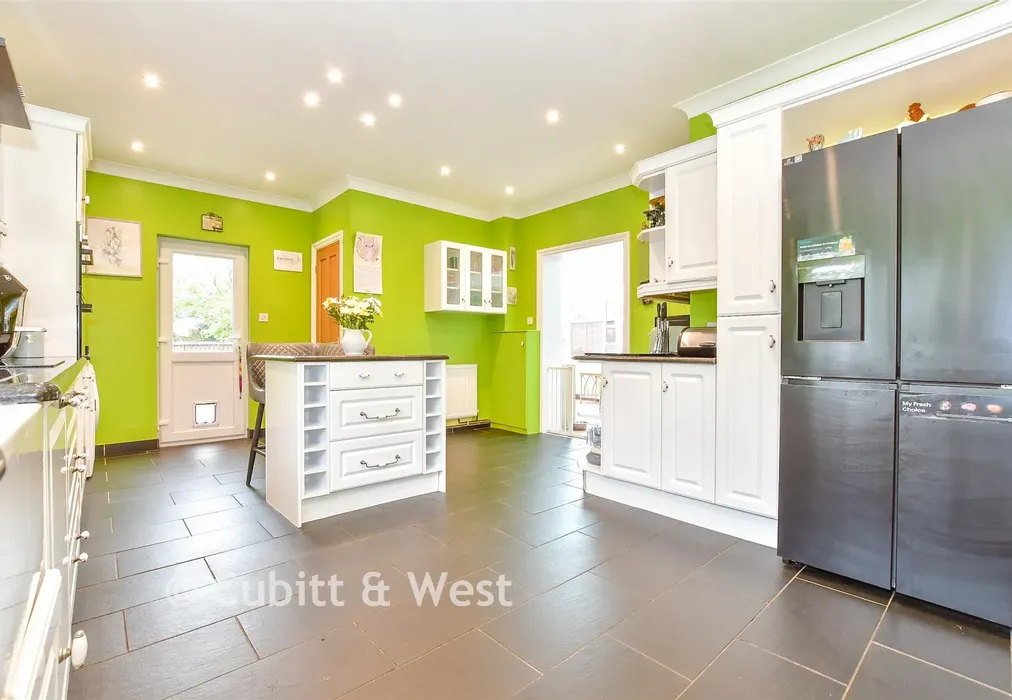 Kitchen - Shripney Road, Shripney, West Sussex - Wards of Kent