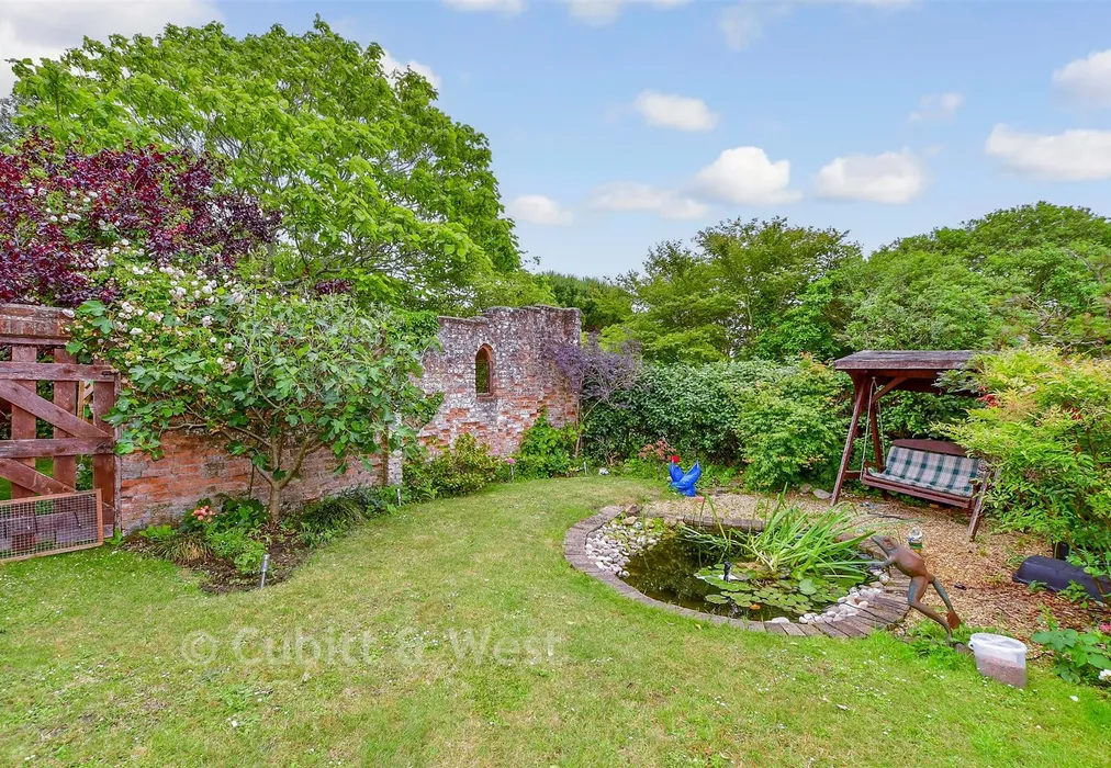 Rear Garden - Shripney Road, Shripney, West Sussex - Wards of Kent