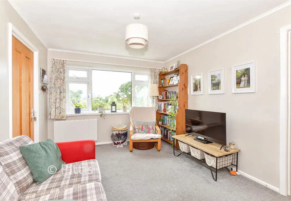 Lounge/Kitchen - Ward Road, Totland, Isle of Wight - Wards of Kent