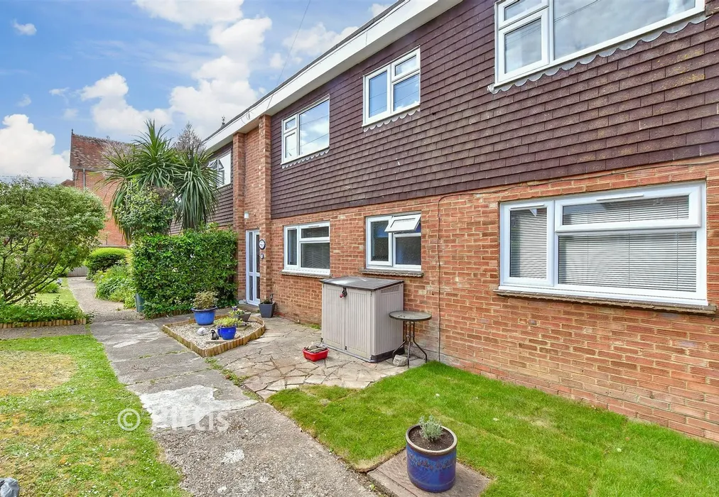 Front Garden - Ward Road, Totland, Isle of Wight - Wards of Kent