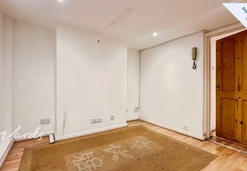 Living Room - Bower Place Maidstone ME16 - Wards of Kent