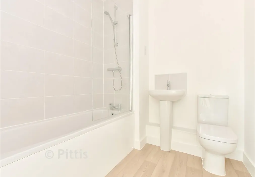 Bathroom - Acorn Avenue, Newport, Isle of Wight - Wards of Kent