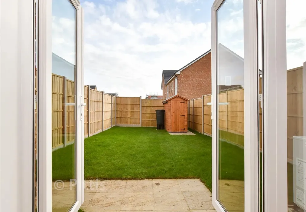 View To Back Garden - Acorn Avenue, Newport, Isle of Wight - Wards of Kent