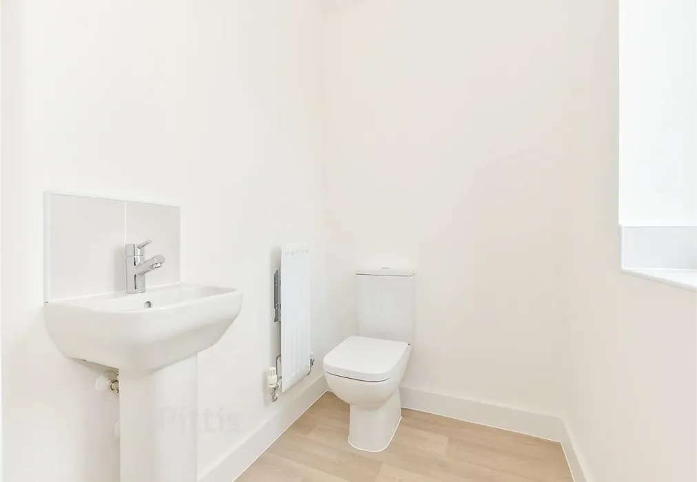 Cloakroom - Acorn Avenue, Newport, Isle of Wight - Wards of Kent