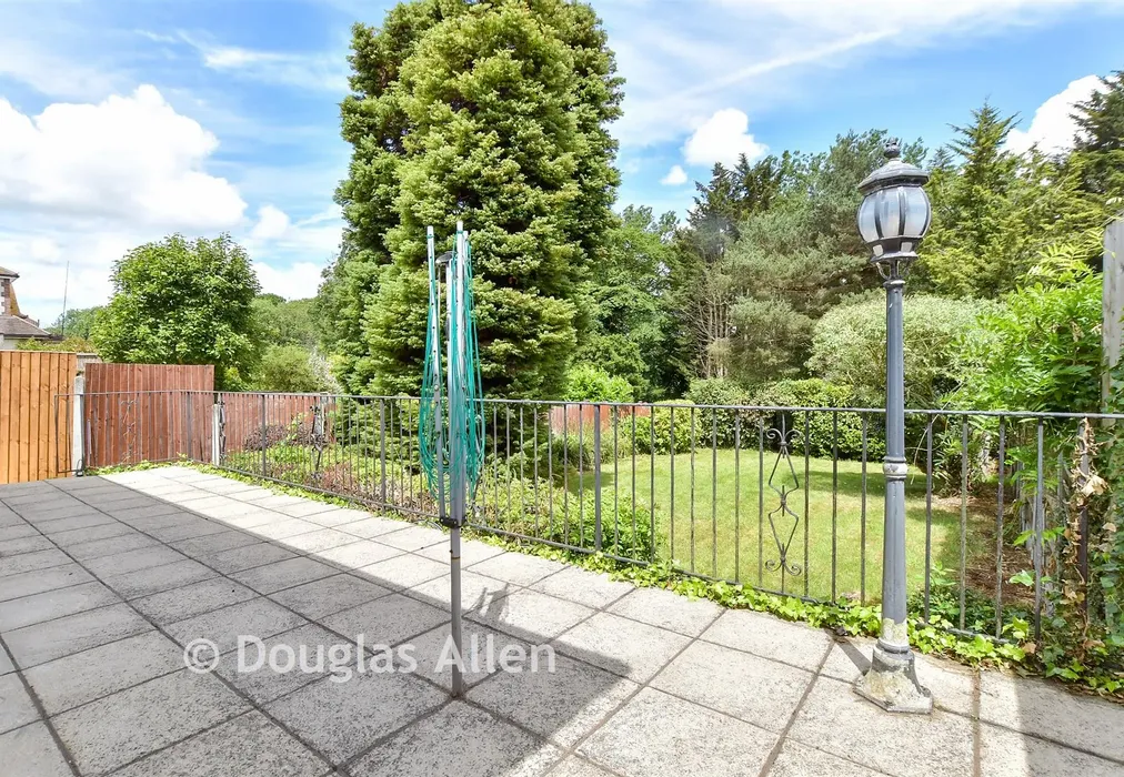 Rear Garden - Lake Rise, Romford, Essex - Wards of Kent