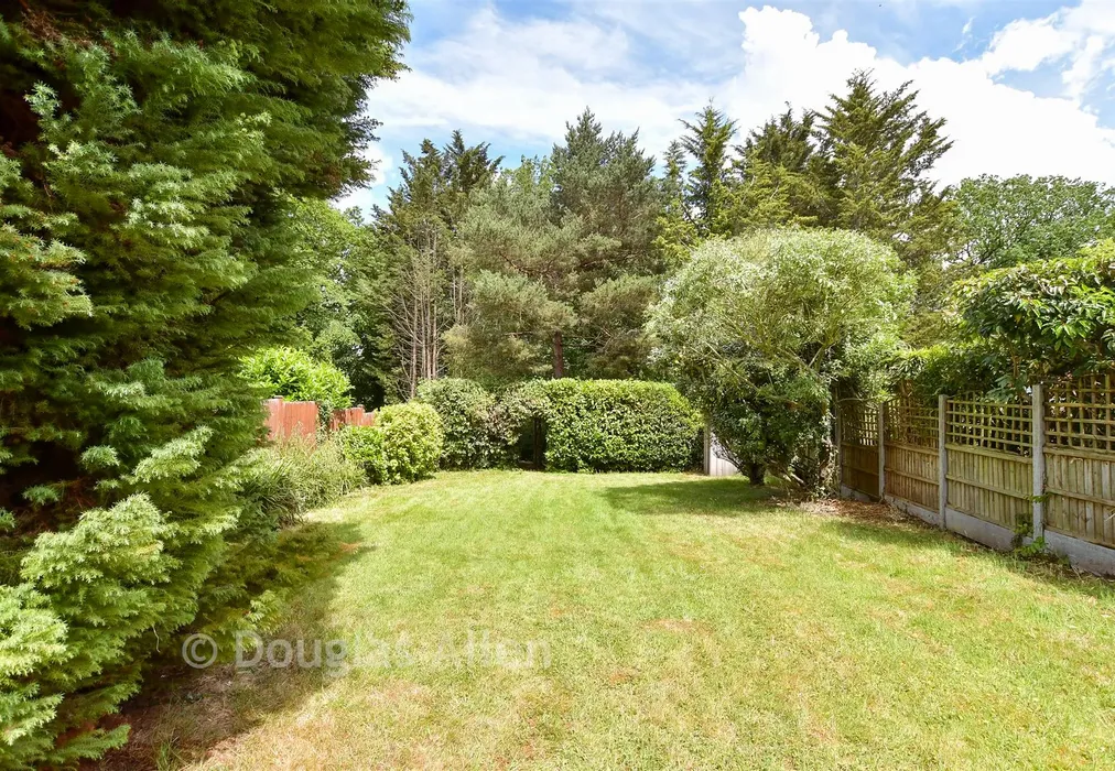 Rear Garden - Lake Rise, Romford, Essex - Wards of Kent