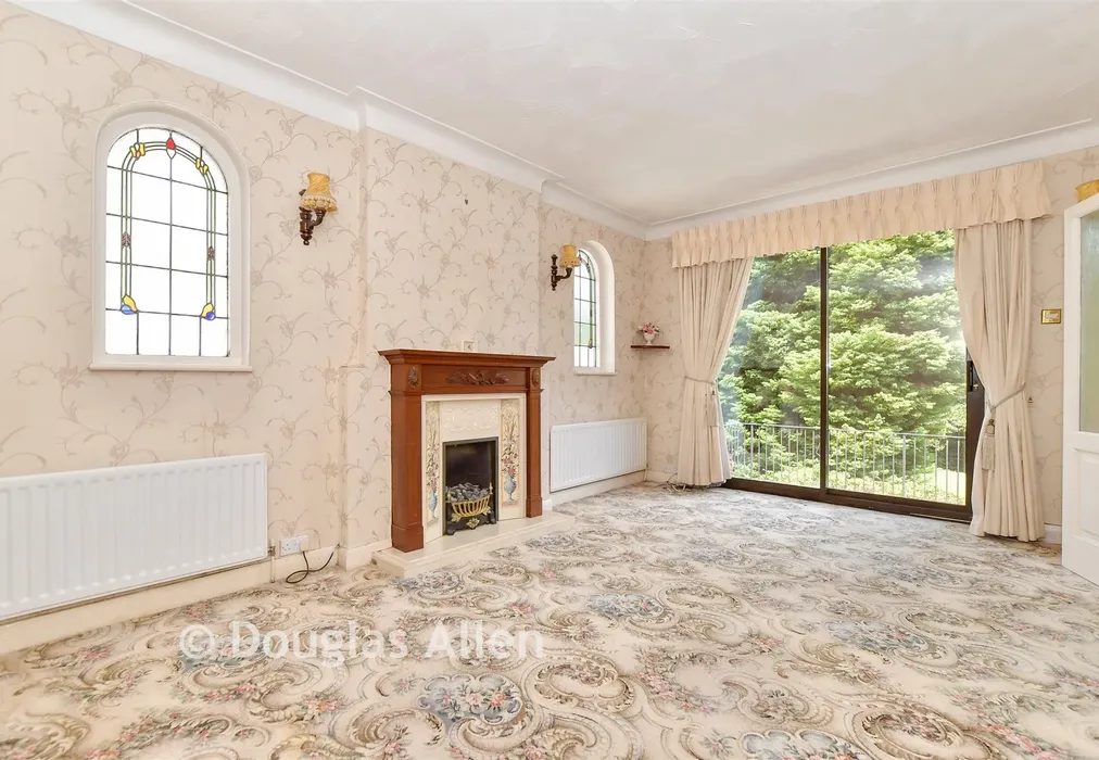 Lounge - Lake Rise, Romford, Essex - Wards of Kent