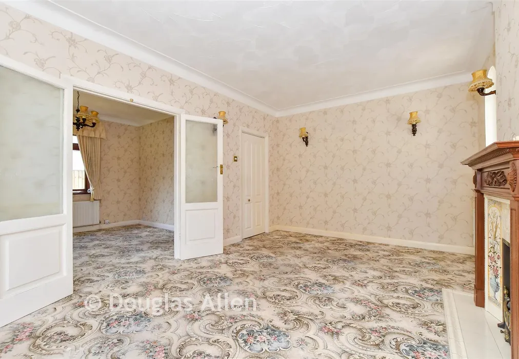 Lounge - Lake Rise, Romford, Essex - Wards of Kent