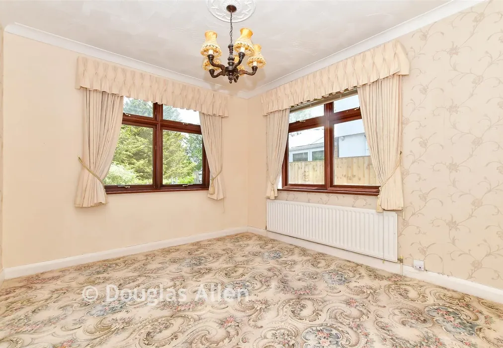 Dining Room - Lake Rise, Romford, Essex - Wards of Kent