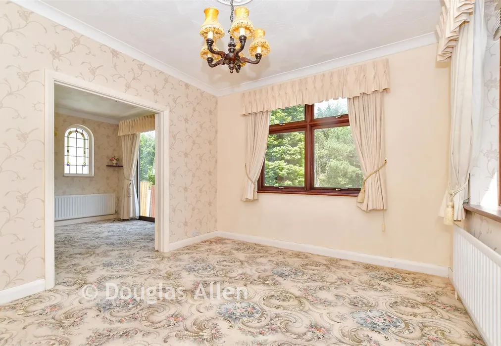 Dining Room - Lake Rise, Romford, Essex - Wards of Kent