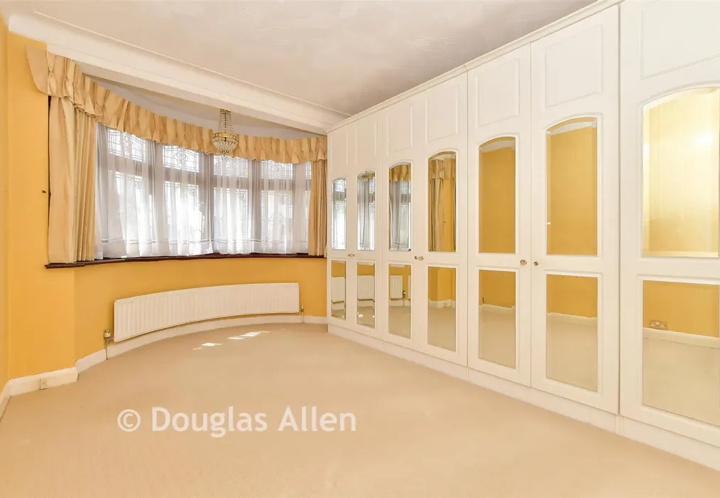 Bedroom 1 - Lake Rise, Romford, Essex - Wards of Kent