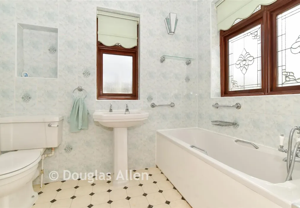 Bathroom - Lake Rise, Romford, Essex - Wards of Kent