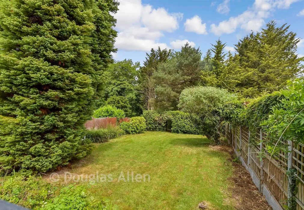 Rear Garden - Lake Rise, Romford, Essex - Wards of Kent