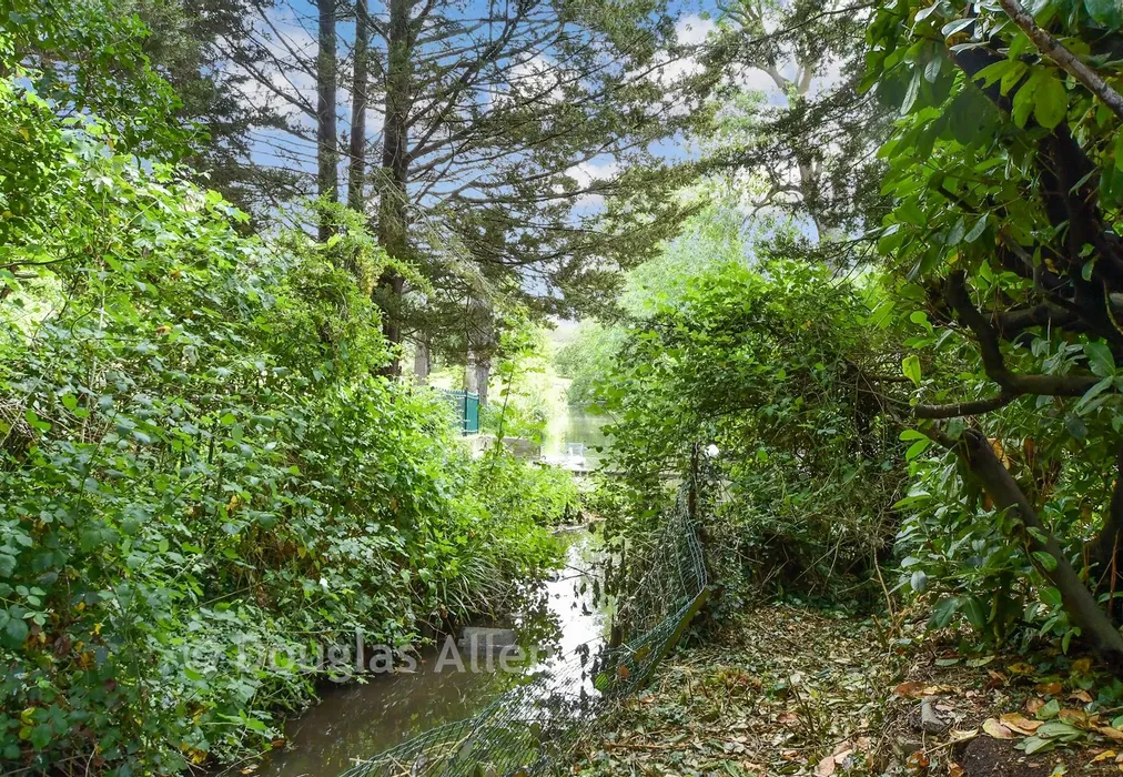 External Lifestyle Photograph - Lake Rise, Romford, Essex - Wards of Kent