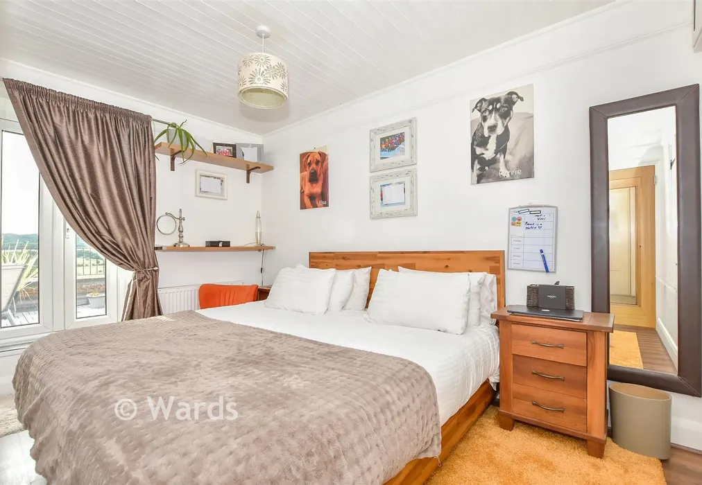 Bedroom 1 - Pilgrims Road, Halling, Rochester, Kent - Wards of Kent