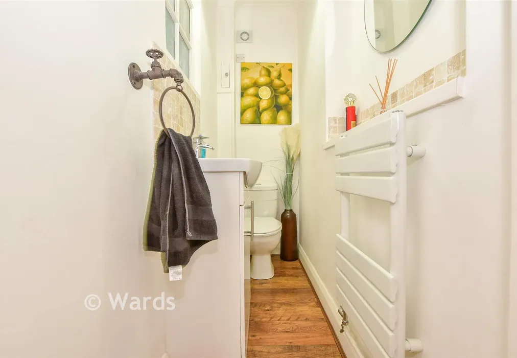 Cloakroom - Pilgrims Road, Halling, Rochester, Kent - Wards of Kent