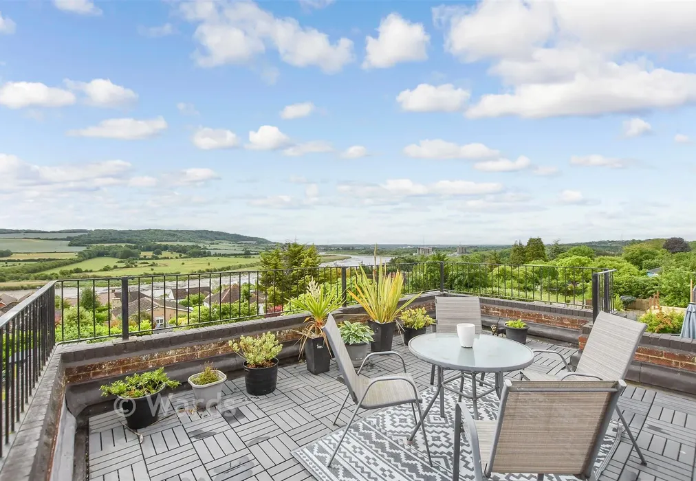 Balcony / Terrace - Pilgrims Road, Halling, Rochester, Kent - Wards of Kent