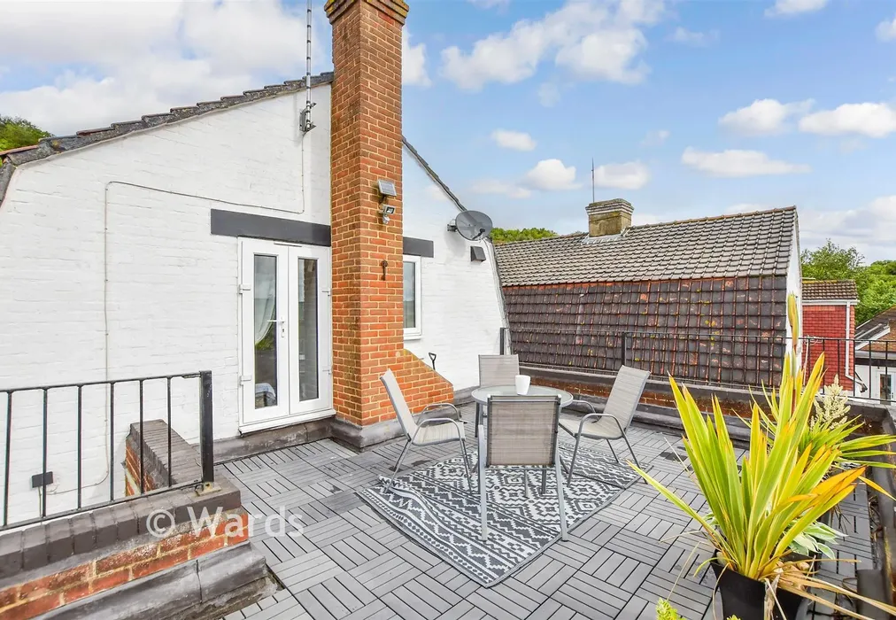Roof Terrace - Pilgrims Road, Halling, Rochester, Kent - Wards of Kent