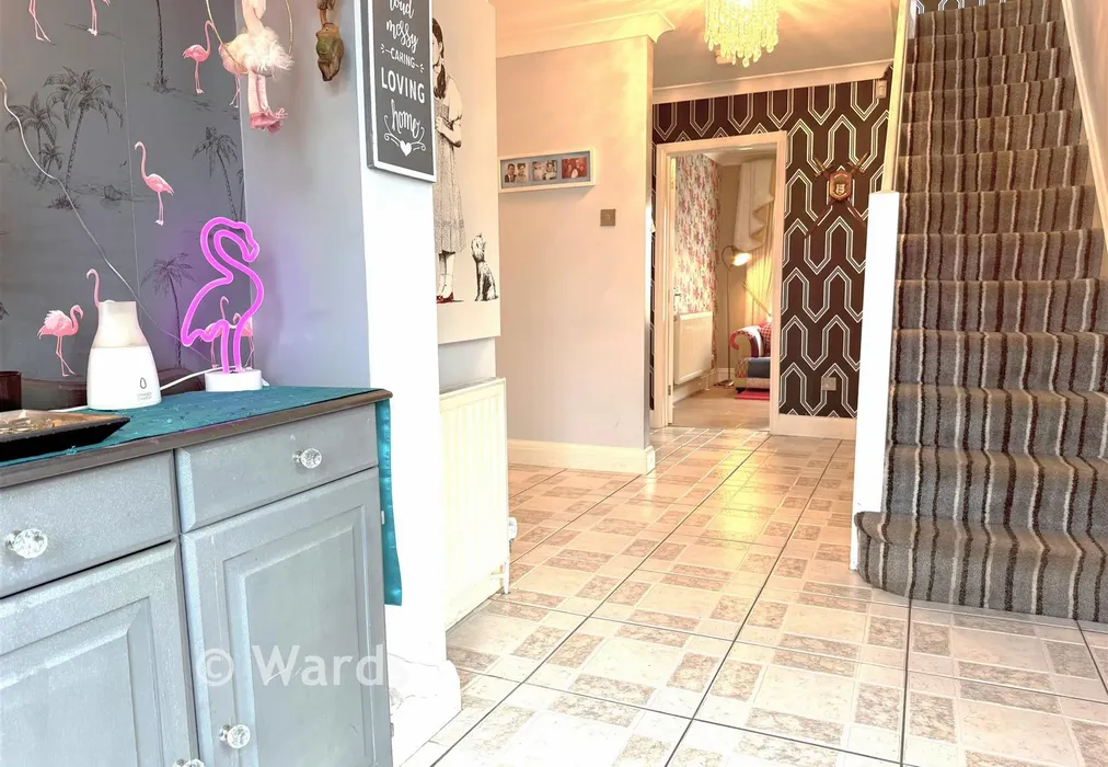 Entrance Hall - Southsea Avenue, Minster-On-Sea, Sheerness, Kent - Wards of Kent