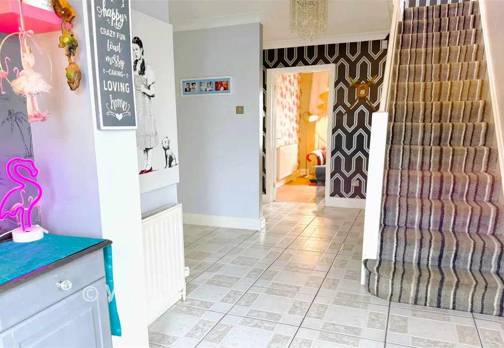 Entrance Hall - Southsea Avenue, Minster-On-Sea, Sheerness, Kent - Wards of Kent