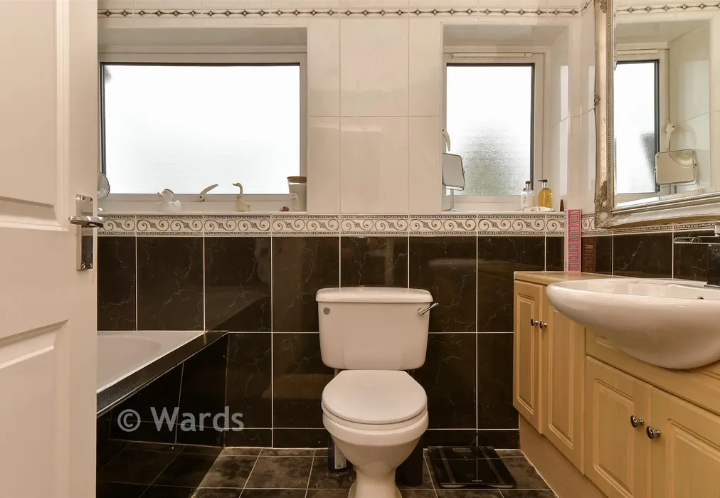 Bathroom - Southsea Avenue, Minster-On-Sea, Sheerness, Kent - Wards of Kent