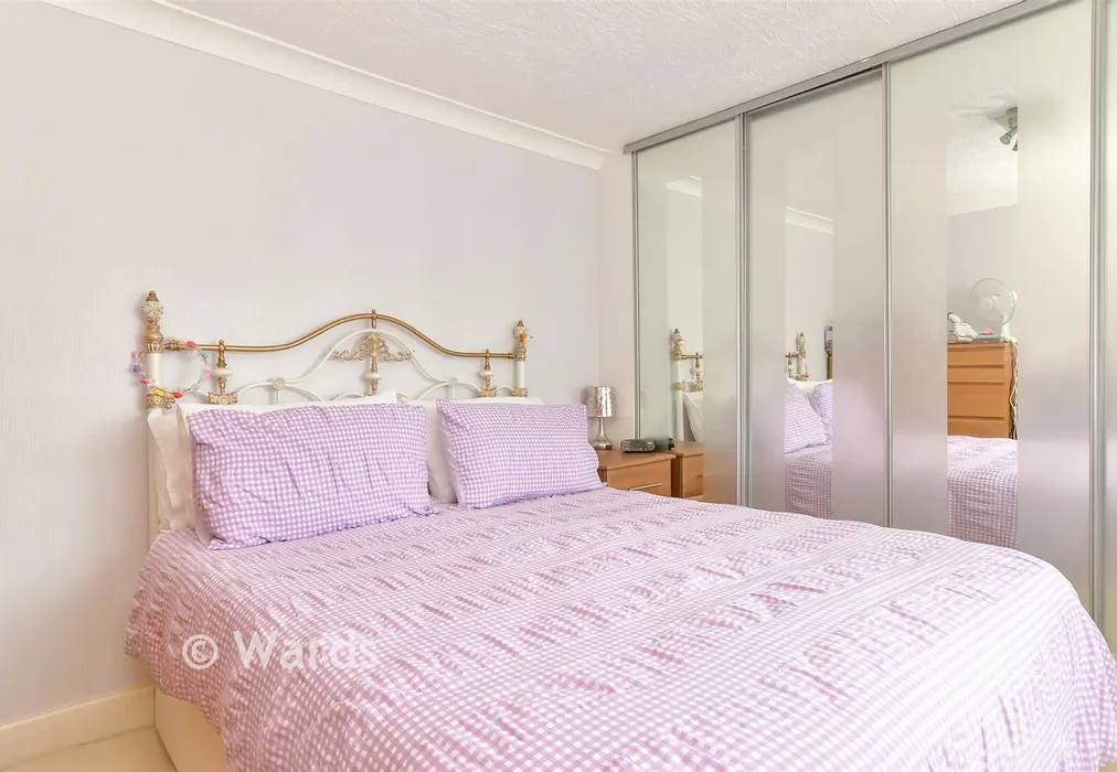 Bedroom 2 - Southsea Avenue, Minster-On-Sea, Sheerness, Kent - Wards of Kent