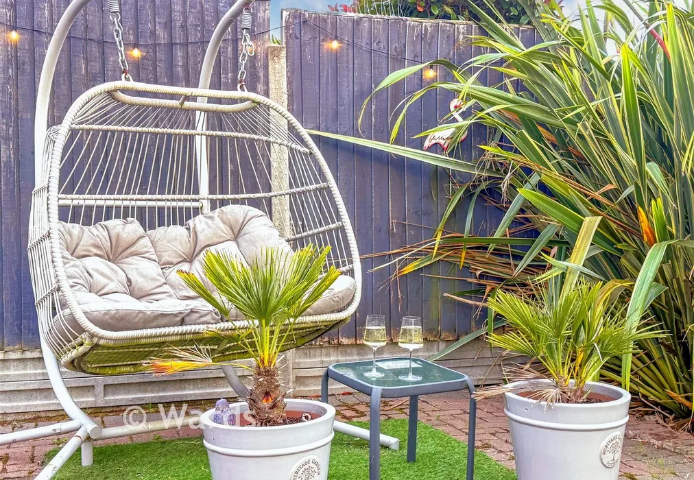Garden Lifestyle Photograph - Southsea Avenue, Minster-On-Sea, Sheerness, Kent - Wards of Kent