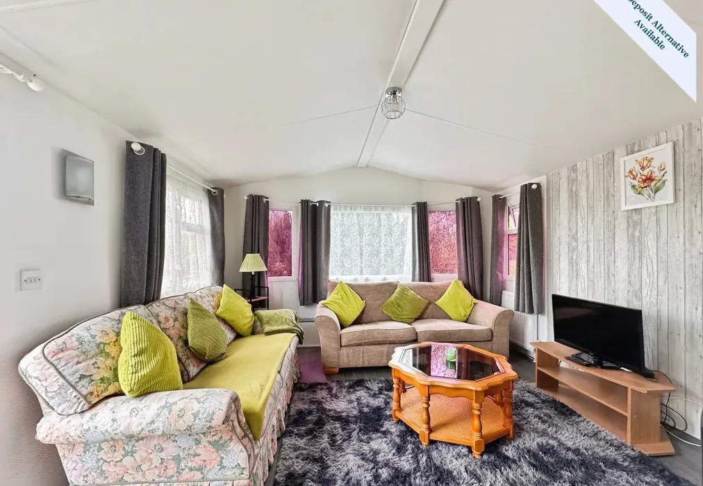 Living Area - Smarden Road Ashford TN27 - Wards of Kent