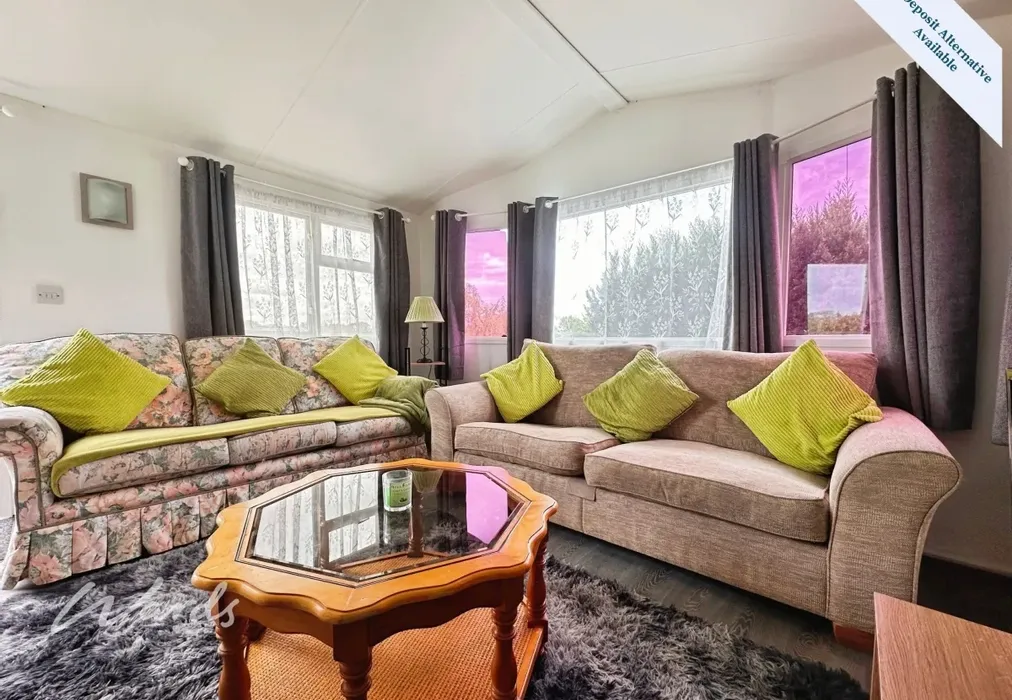 Living Area - Smarden Road Ashford TN27 - Wards of Kent
