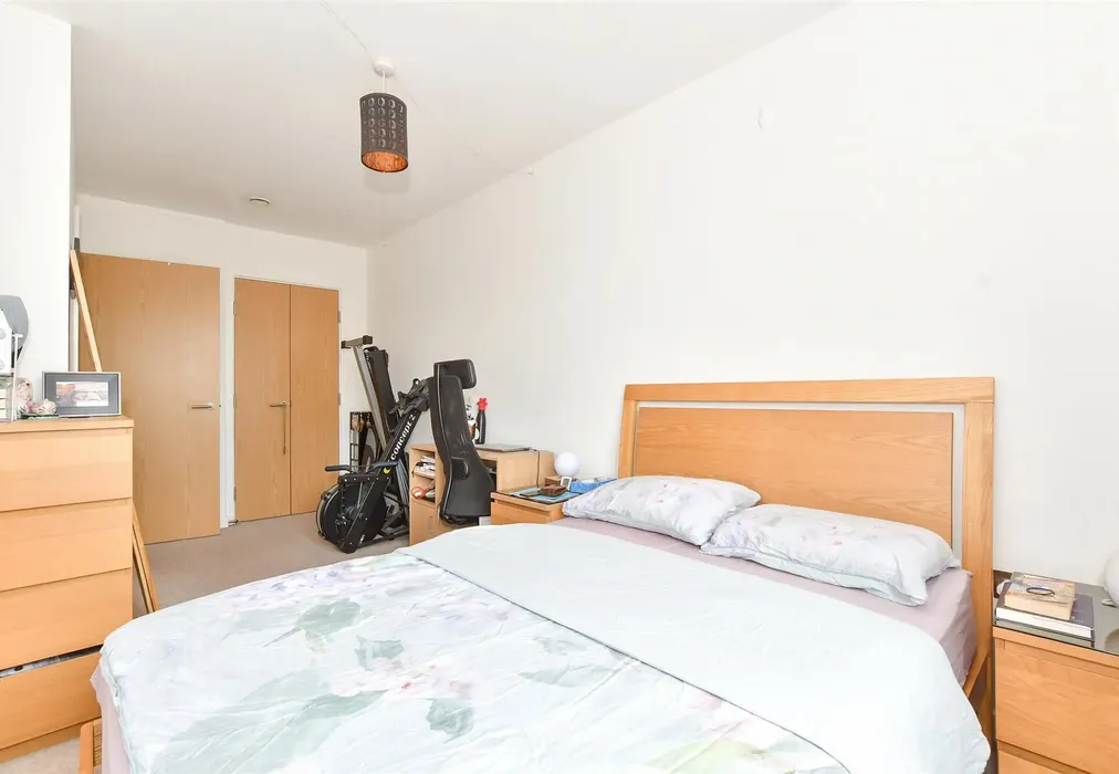 Bedroom 1 - Russells Crescent, Horley, Surrey - Wards of Kent
