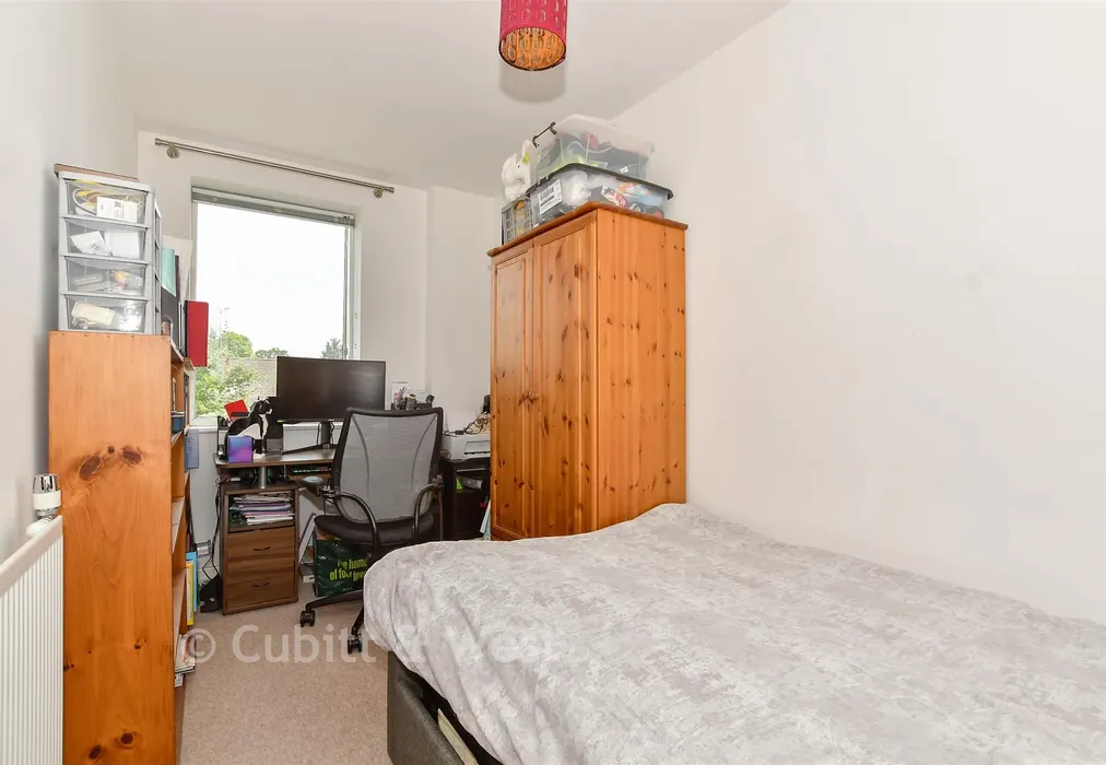 Bedroom 2 - Russells Crescent, Horley, Surrey - Wards of Kent