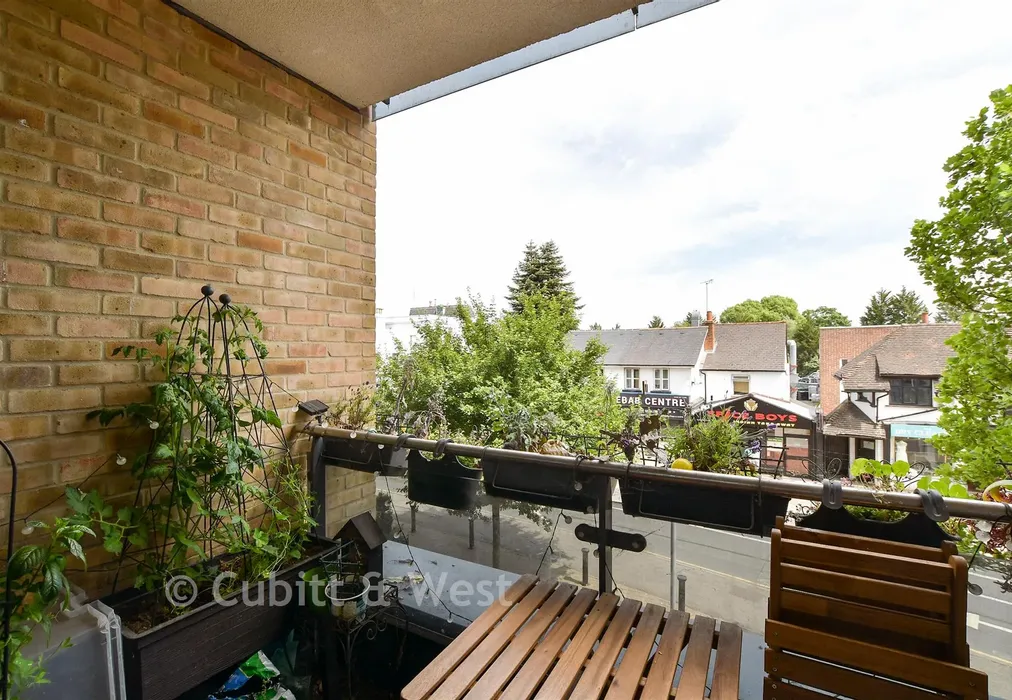 Balcony - Russells Crescent, Horley, Surrey - Wards of Kent