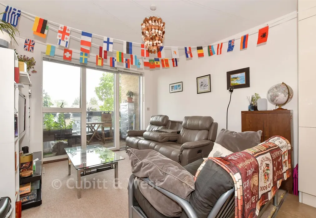 Lounge/Dining Room - Russells Crescent, Horley, Surrey - Wards of Kent