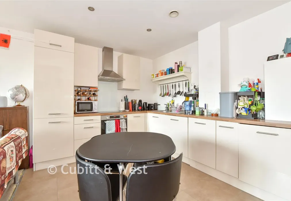 Lounge/Dining Room - Russells Crescent, Horley, Surrey - Wards of Kent