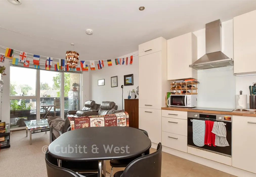 Lounge/Dining Room - Russells Crescent, Horley, Surrey - Wards of Kent