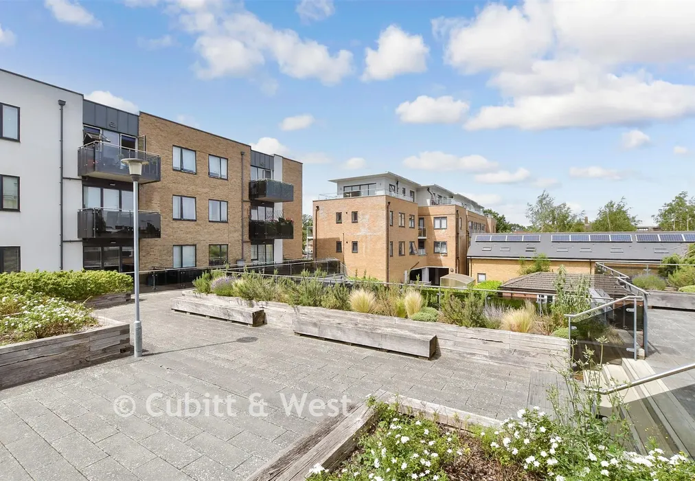 Communal Gardens - Russells Crescent, Horley, Surrey - Wards of Kent