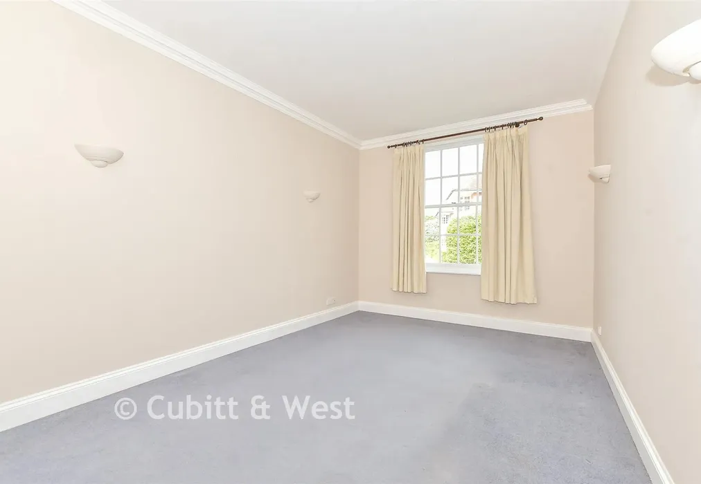 Sitting Room - Aldingbourne Drive, Crockerhill, West Sussex - Wards of Kent