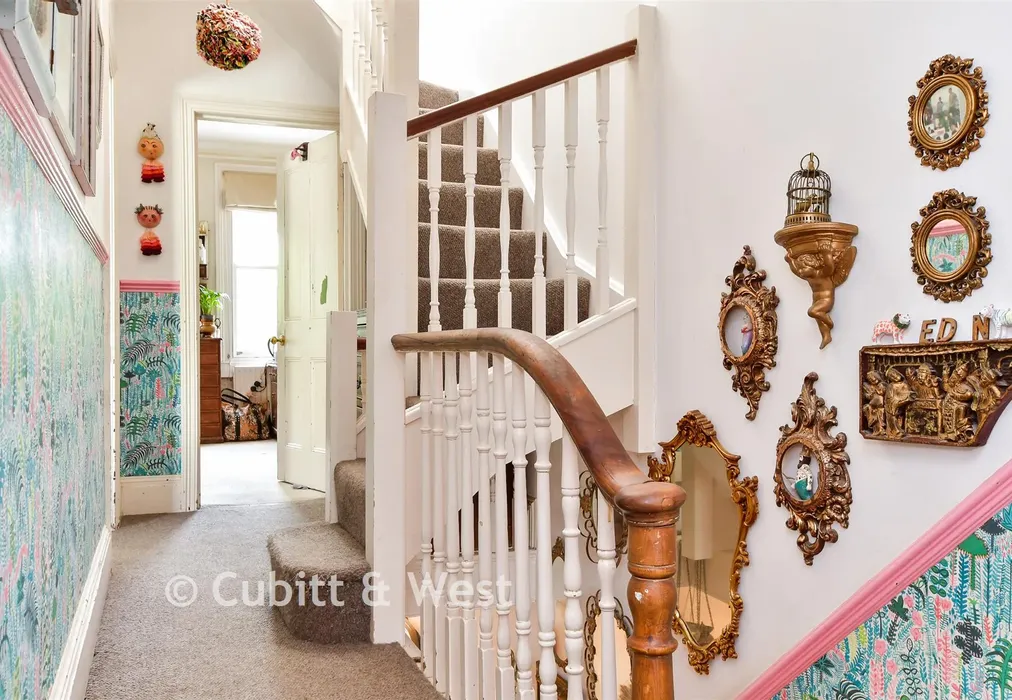 Landing - Cleveland Road, Brighton, East Sussex - Wards of Kent